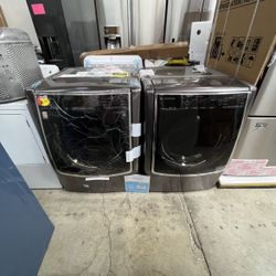 NEW LG WASHER AND DRYER GAS 29”