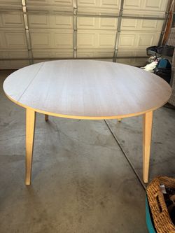 NEW kitchen table w/4 chairs