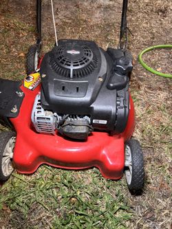 Yard Machines 11A-02BT729 20 in. 125 cc Gas Lawn Mower push mower great condition