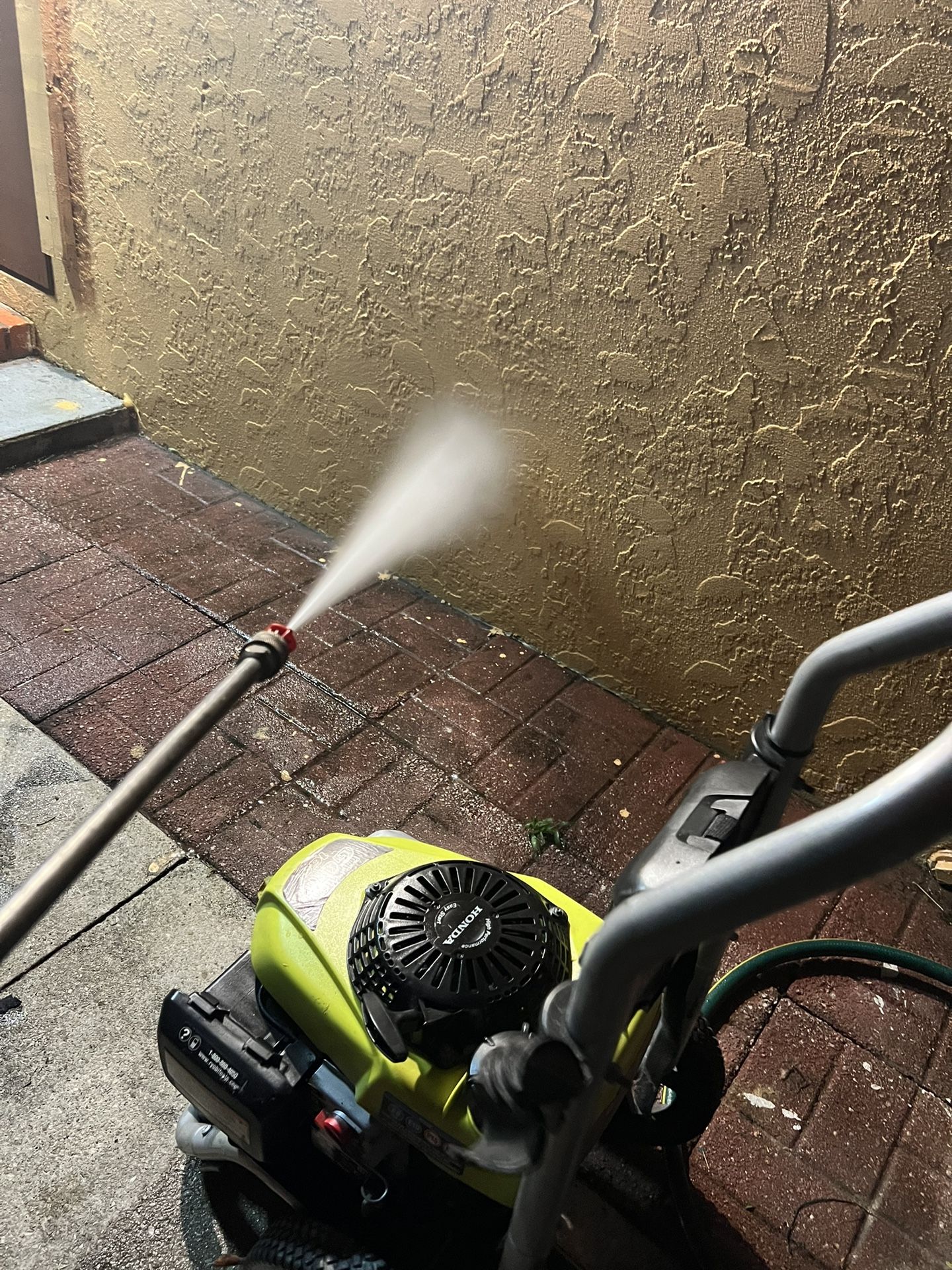 Honda Pressure Washer Pressures Cleaner 2800 Psi /2,3 Gpm Works Great