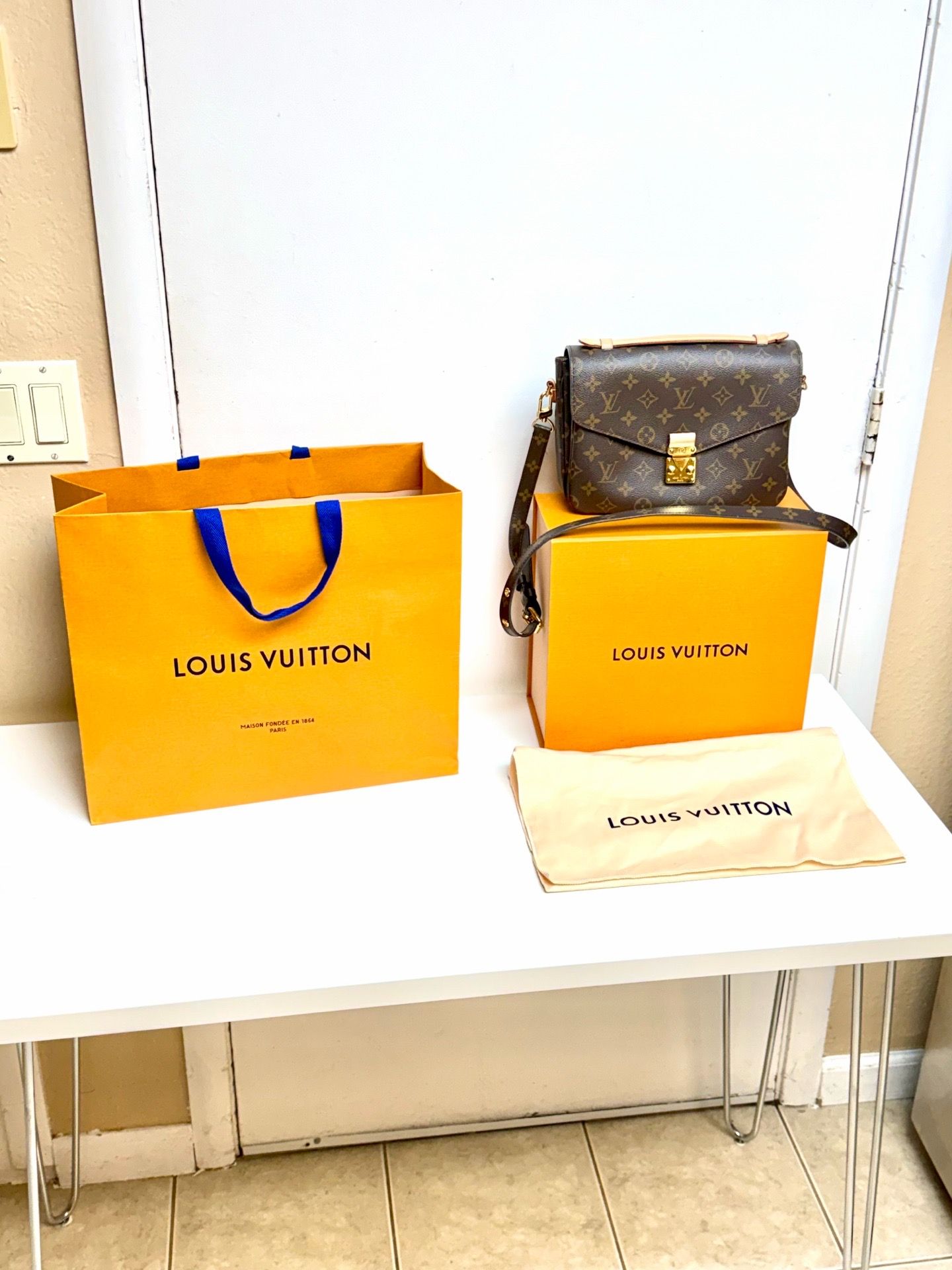 Louis Vuitton Pochette Metis crossbody bag (LIKE NEW)
