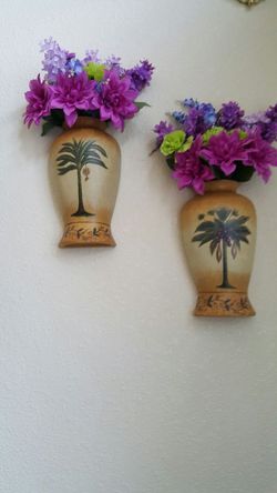 Decorative hanging vases