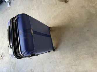 Samsonite carry on suitcase