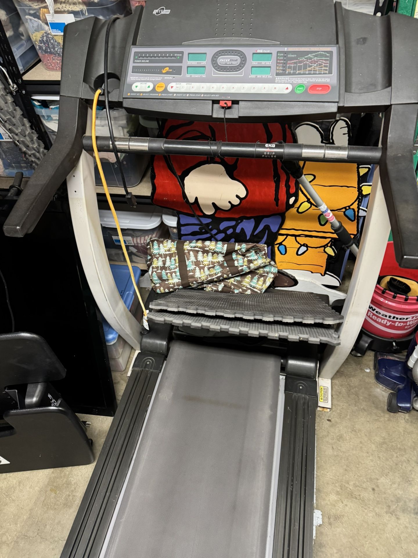 FREE black Threadmill