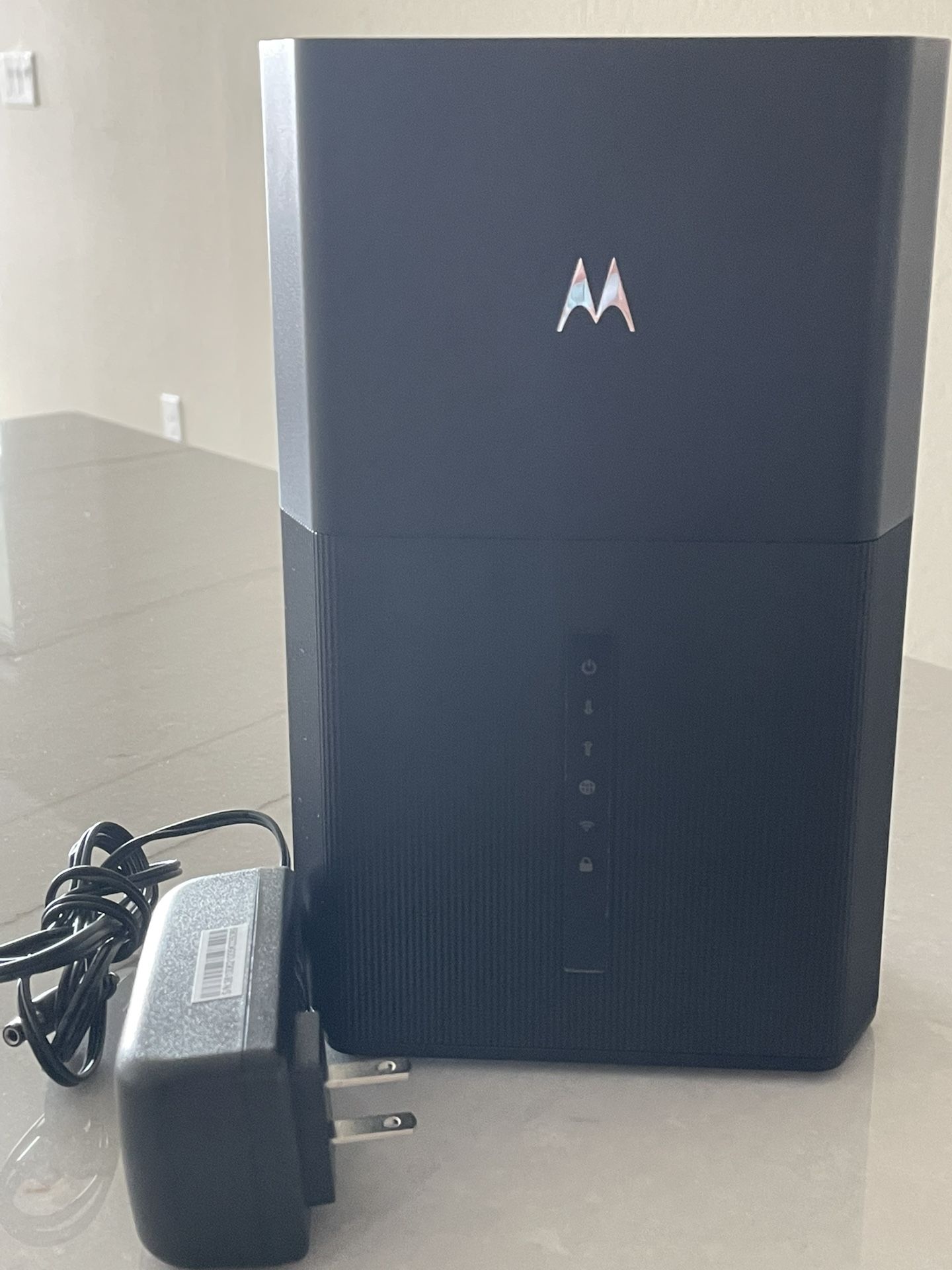 Almost New Motorola WiFi Cable Modem