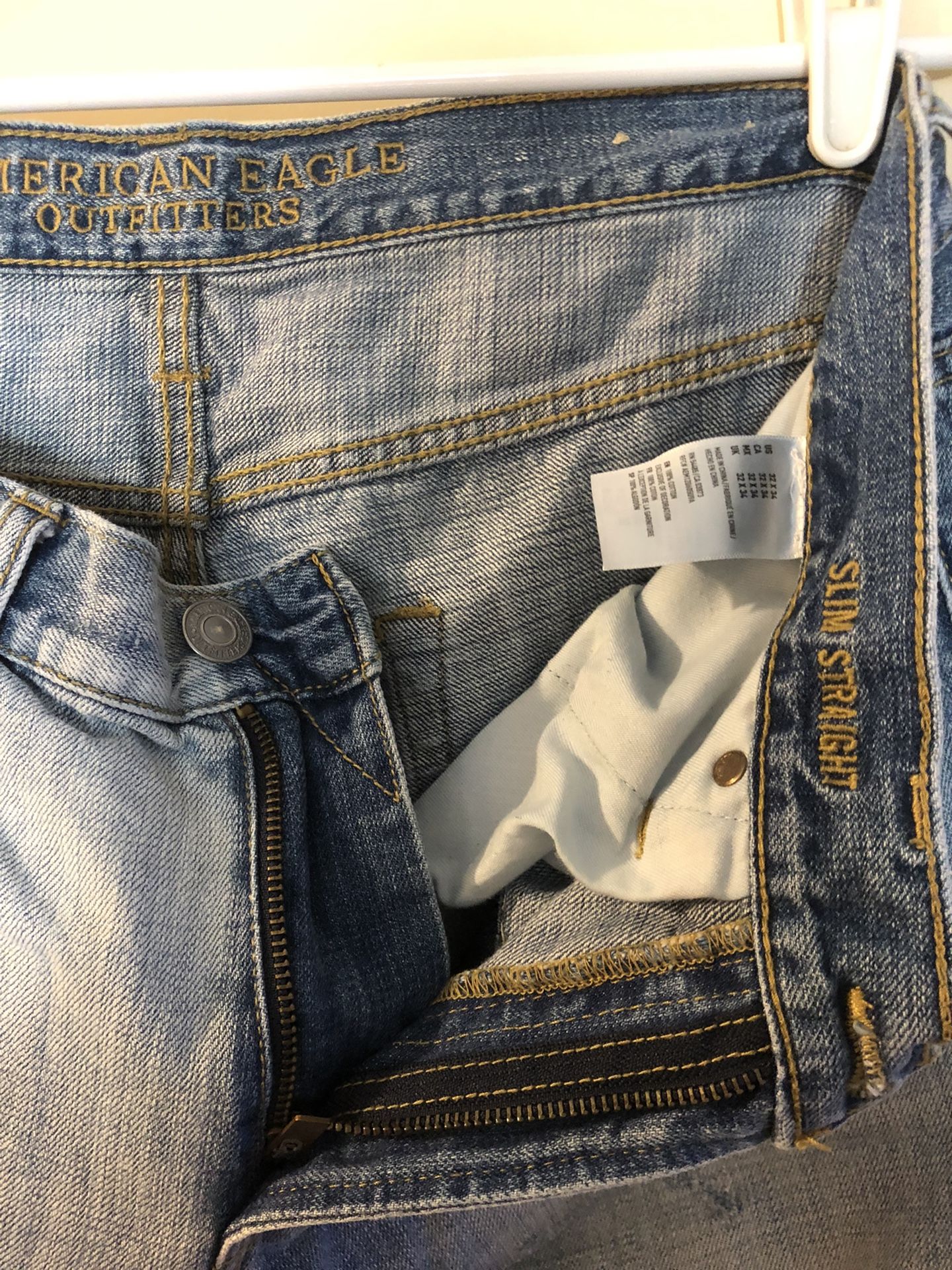 American Eagle men’s jeans