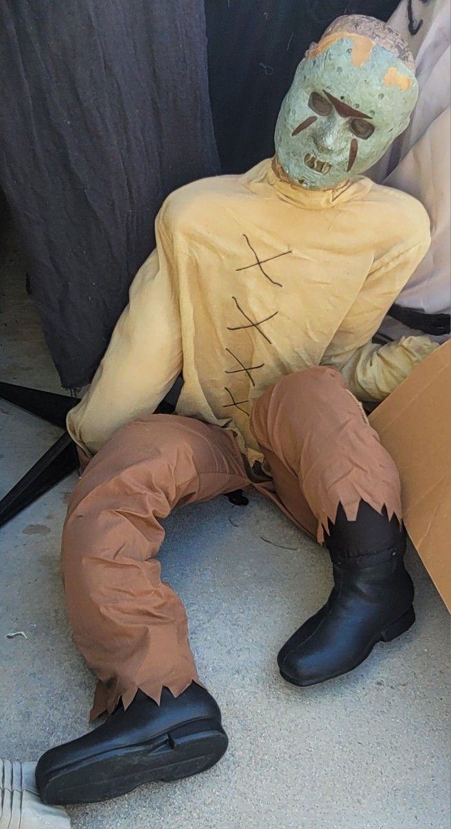 Insane Serial Killer Prop Halloween