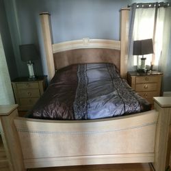 Queen Bed Set With Dresser Mirror & 2 Nightstand