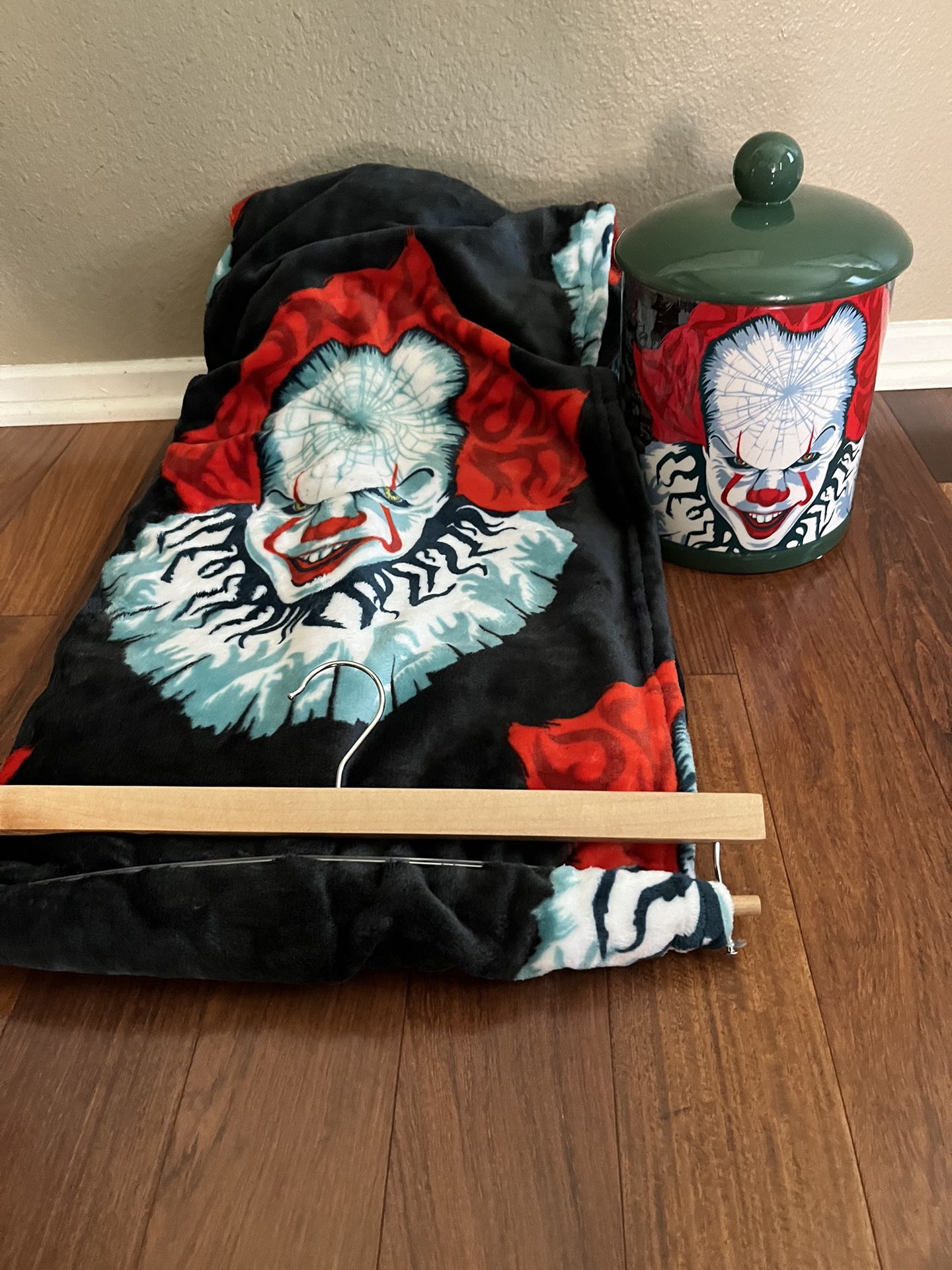 Pennywise Halloween throw blanket and cookie jar