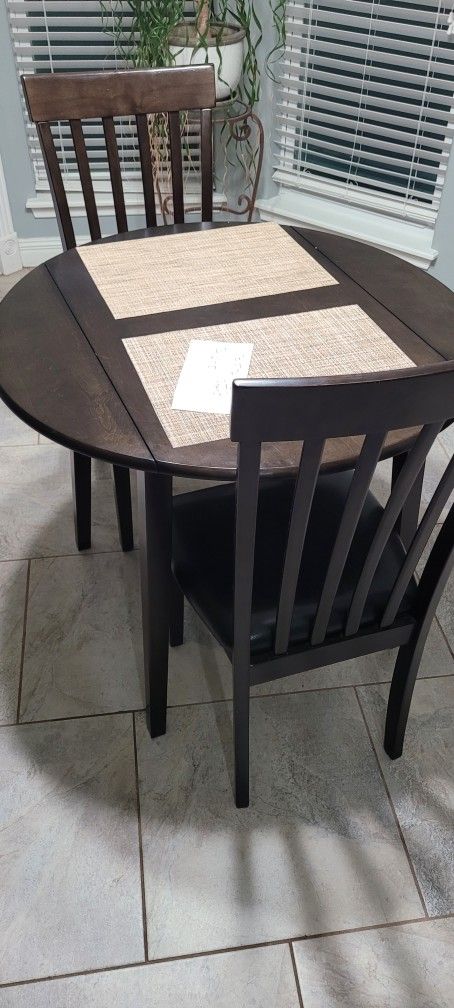 Bistro Table. Drk Brown 2 Chairs 