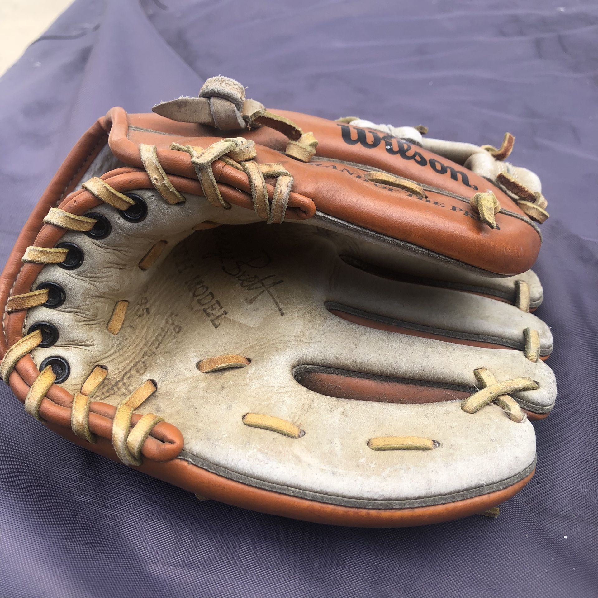 Wilson Youth A2295 Vintage George Brett Leather Baseball Glove Right Hand Throw 9”