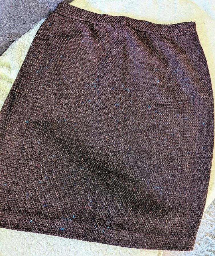 St. John Collection Skirt (Size 12) $500 Vintage Skirt