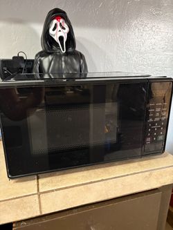 Black Countertop Microwave Oven