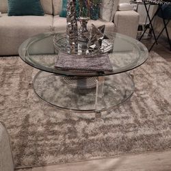 Purchase from rooms to go Glass table