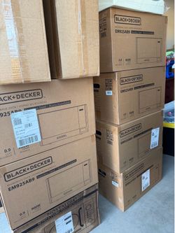 BRAND NEW IN THE BOX BLACK+DECKER 0.9 Cu Ft Countertop Microwave Oven $50