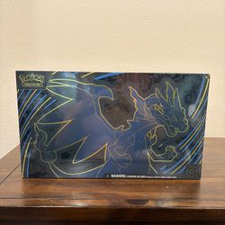 Pokémon Charizard Ultra Premium Collection