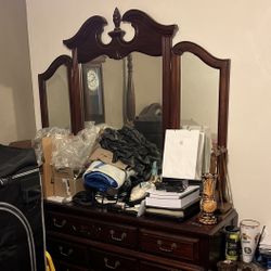 Dresser With Mirror