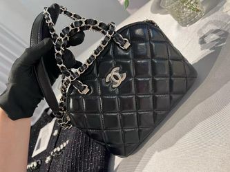 Chanel 24B shoulder bag 20cm