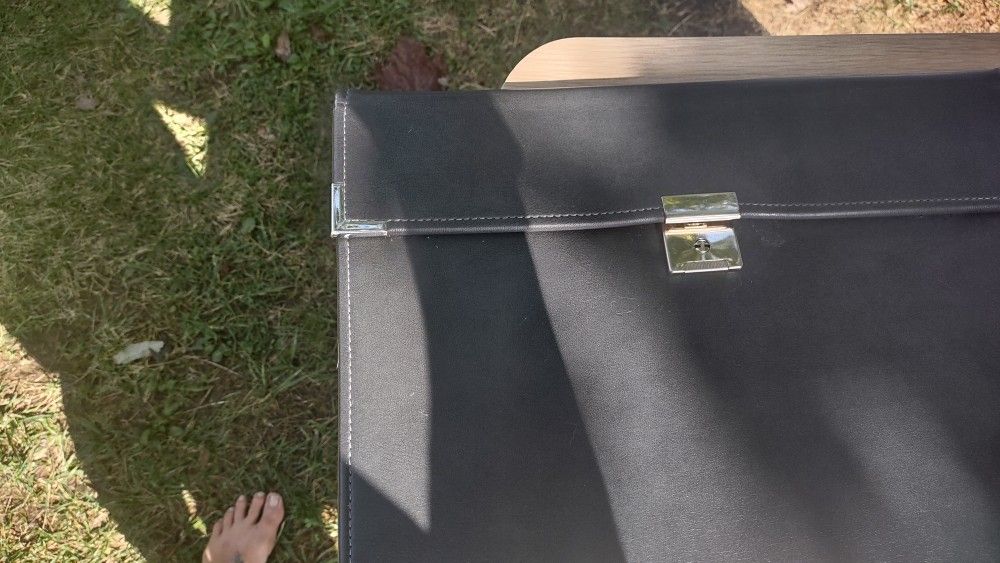 File Folder , Opens Up
