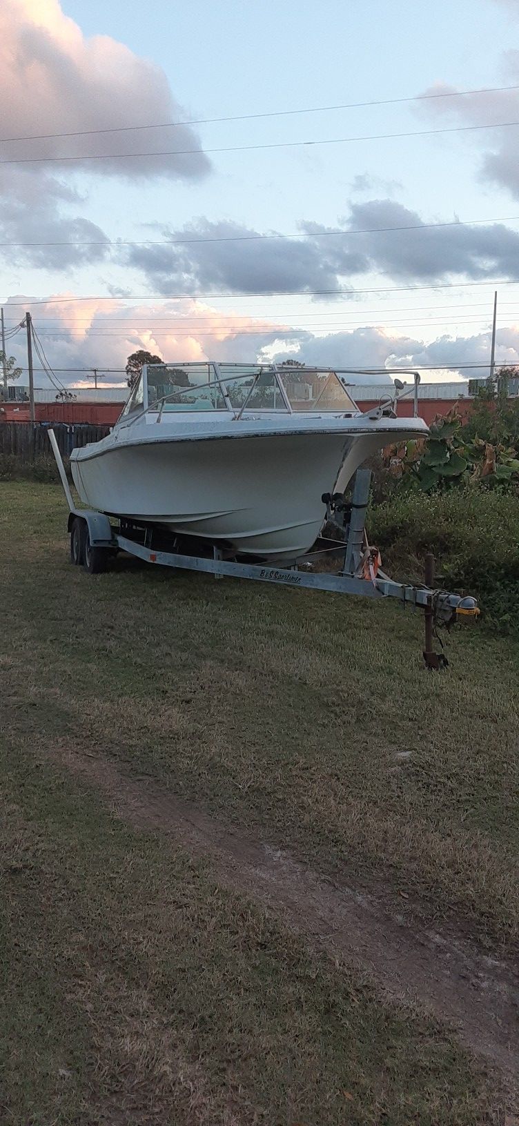 1979 wellcraft 21' and a double axle trailer