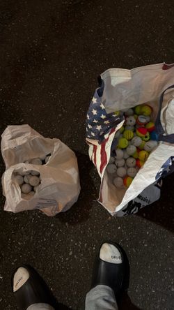 big lot of golf balls