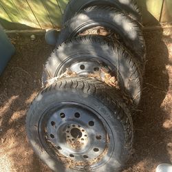 Free PT Cruiser Studded Snow Tires