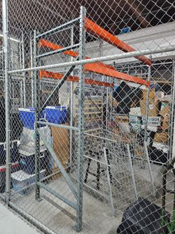 Pallet Rack Shelving Unit 9' x 8.6' x 3.6' Homestead 33033

Heavy-duty pallet rack is constructed with orange steel beams and gray upright frames. Thi