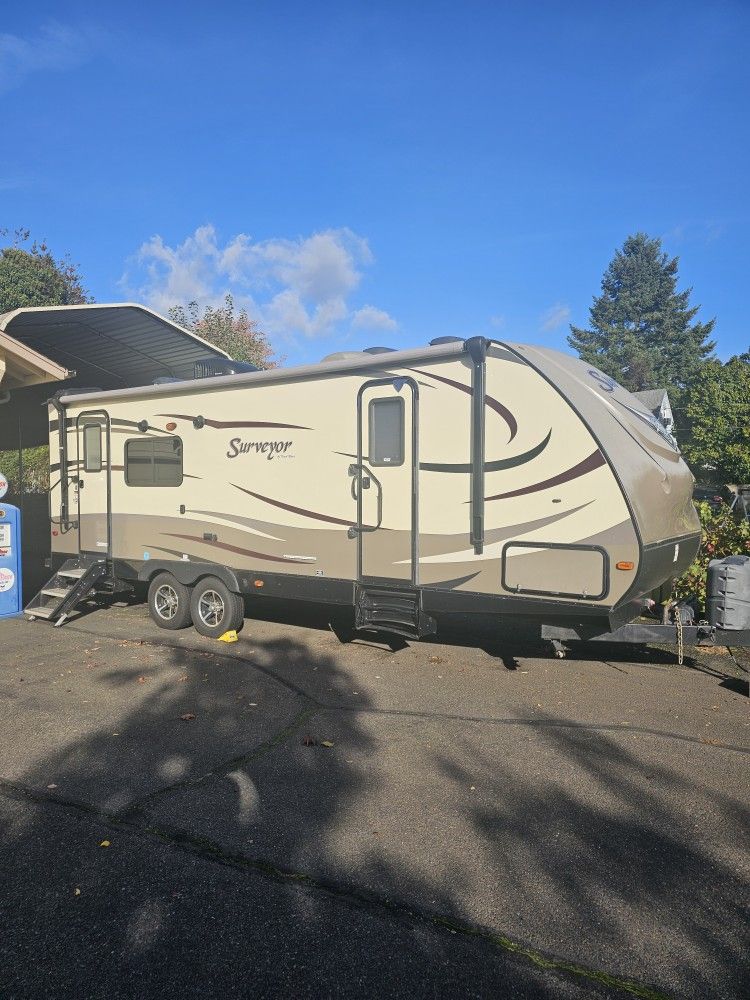 2016 FOREST RIVER Surveyor
