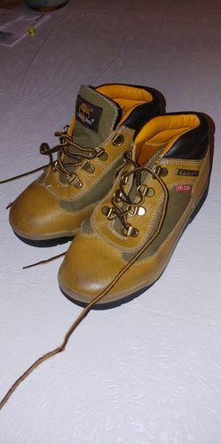 Kids size 2Y timberland field boots