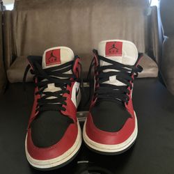 Jordan 1 Chicago Black Toe Mid