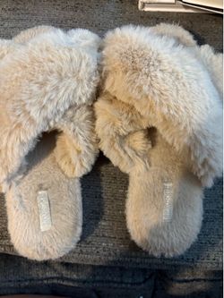 Halluci furry, super soft slippers, like new