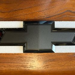 Black Emblem For Tahoe Suburban 17-18 