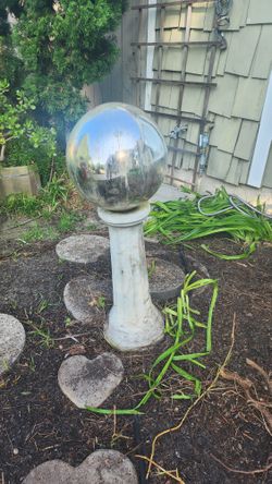 Gazing Globe With Cement Stand
