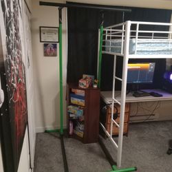 Pull Up Bar