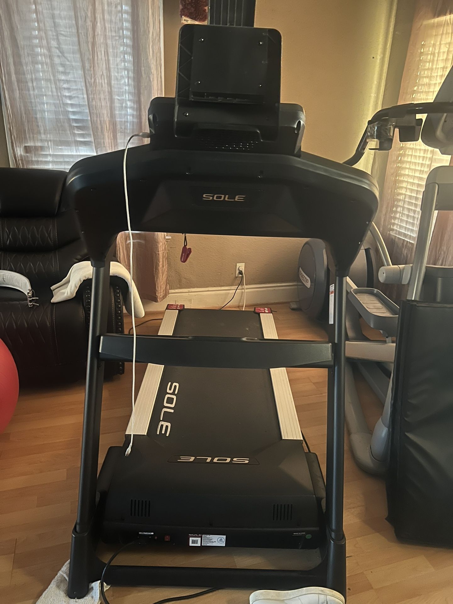 Treadmill, SOLE Model. F85