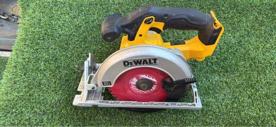 DeWalt 20V Max Cordless Circular Saw