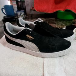 USED PUMAS SIZE  8 IN MEN  THA SWAYED IS  STILL  GOOD 