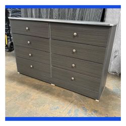 8 drawers dresser/ Eight drawers dresser