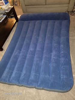 Double wide air mattress with built in pump used 1x MINT COND