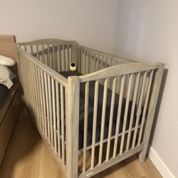 Pottery barn Kid Emerson Crib 