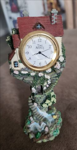 Time Avenue Cottage Figurine Quartz Clock