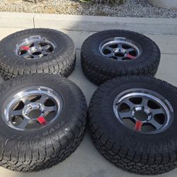 Like NEW Volk RAYS TE37XT SL 17x8.5