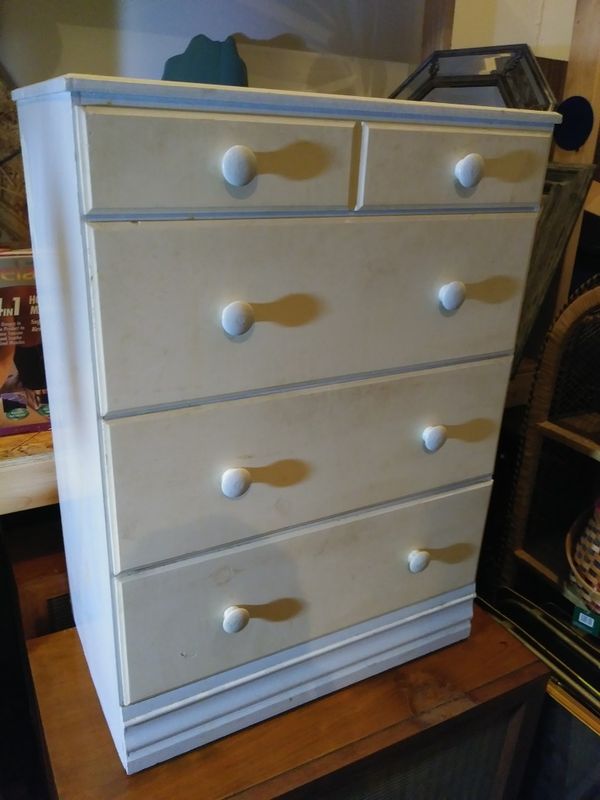 Small Wood Dresser 4 Drawers for Sale in Tacoma WA - OfferUp