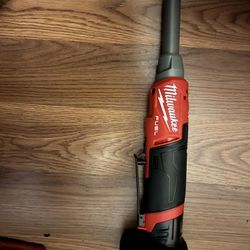 Milwaukee M12 FUEL 12V Lithium-Ion Brushless Cordless 3/8 in. Extended Reach High Speed Ratchet With M12 3.0 Battery 