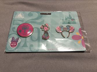 Minnie Mouse: The Main Attraction Pin Set – Disney it's a small world – Limited Release