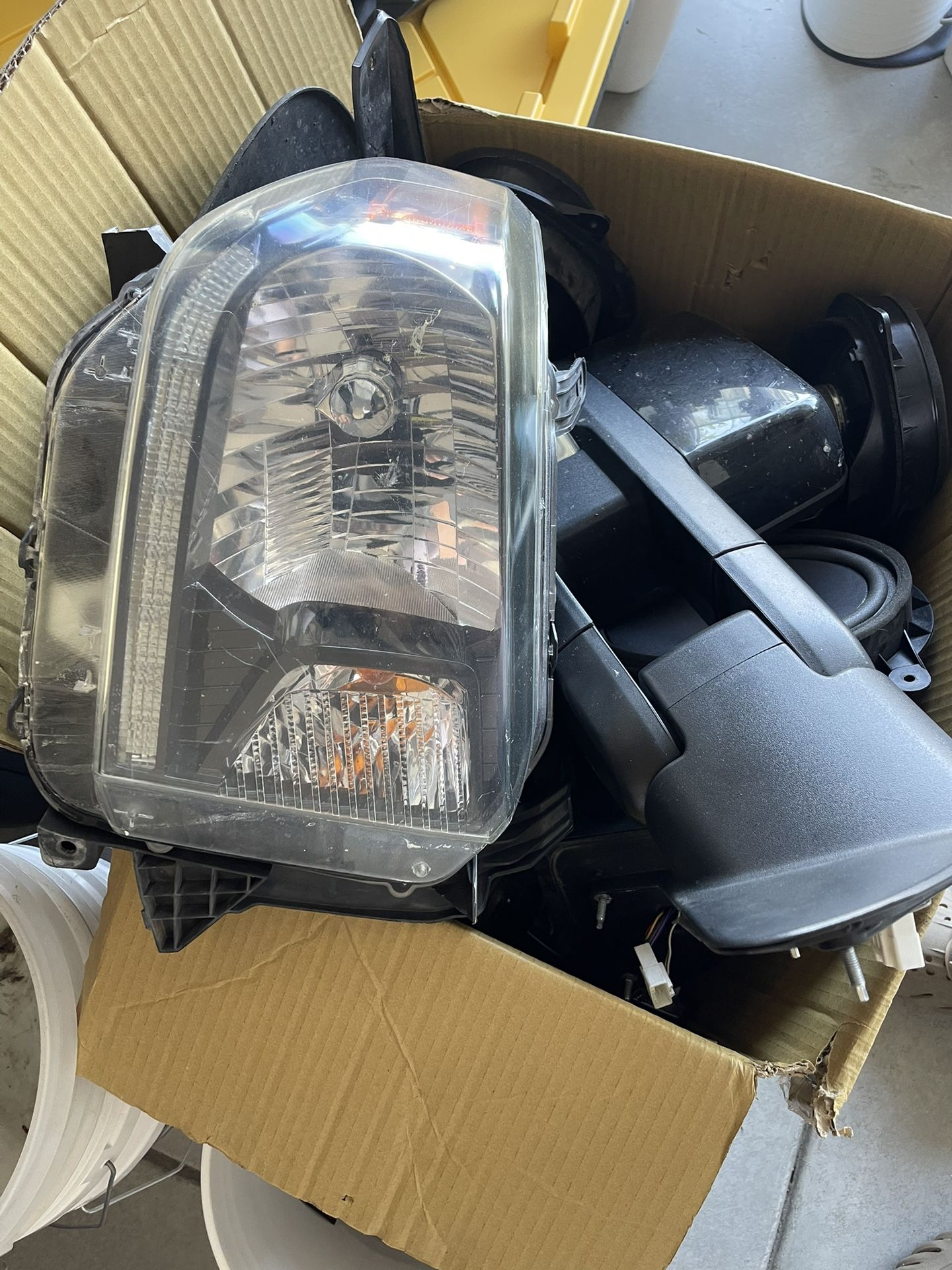 Tundra Parts Headlights Tow Mirror Speakers