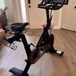 Peloton Indoor Cycling Bike Excellent Condition
