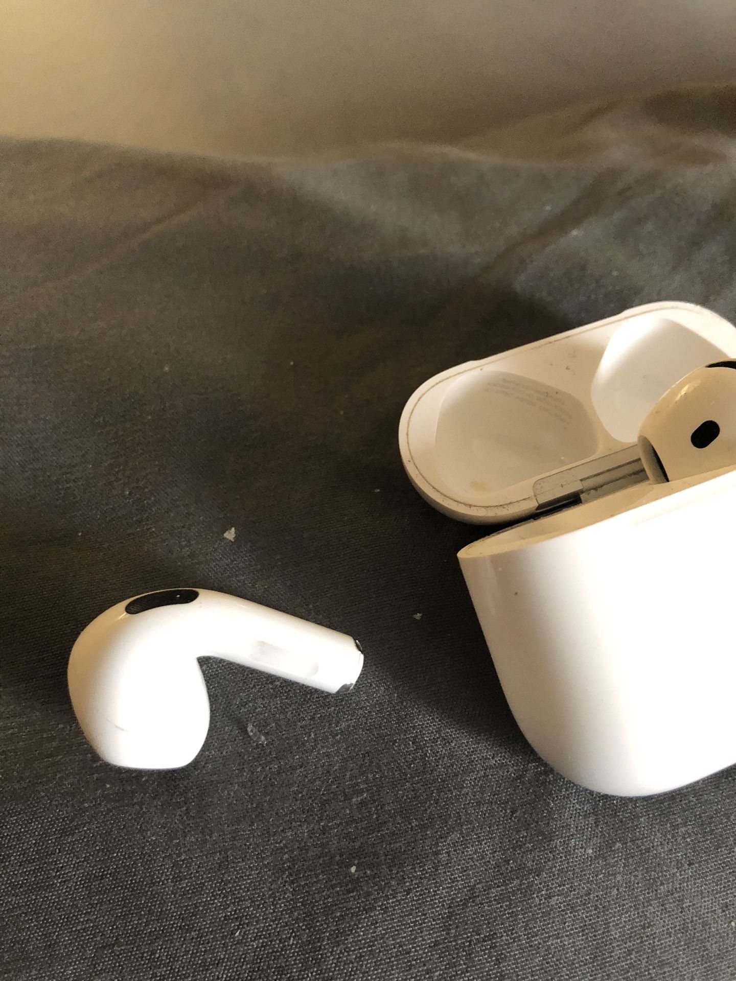 AirPods 4 ANC
