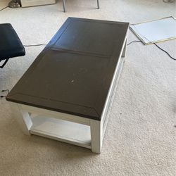 Living Room Coffee Table ( Free w/ Pickup)