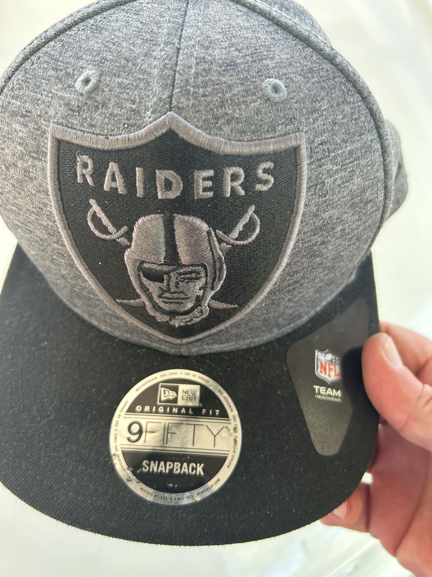 Black/grey Raiders Hat